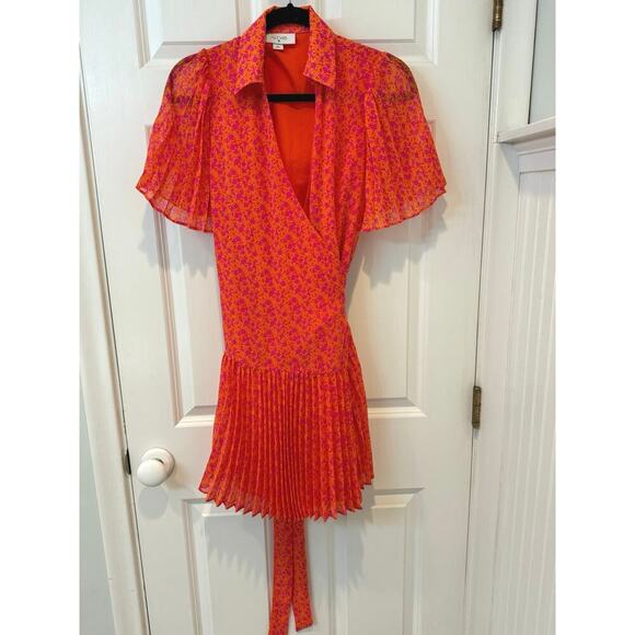 Alexis Floral Flutter Sleeve Pleated Wrap Dress sz small - Picture 5 of 9